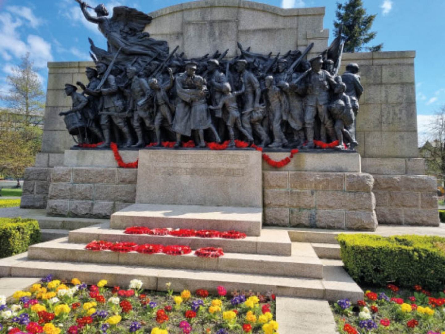 war memorial statue