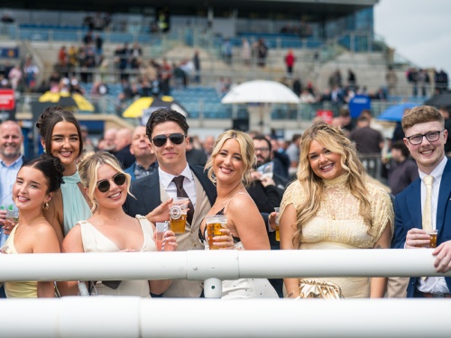 Win Tickets to a Country Music Tribute Live After Racing at Doncaster Racecourse