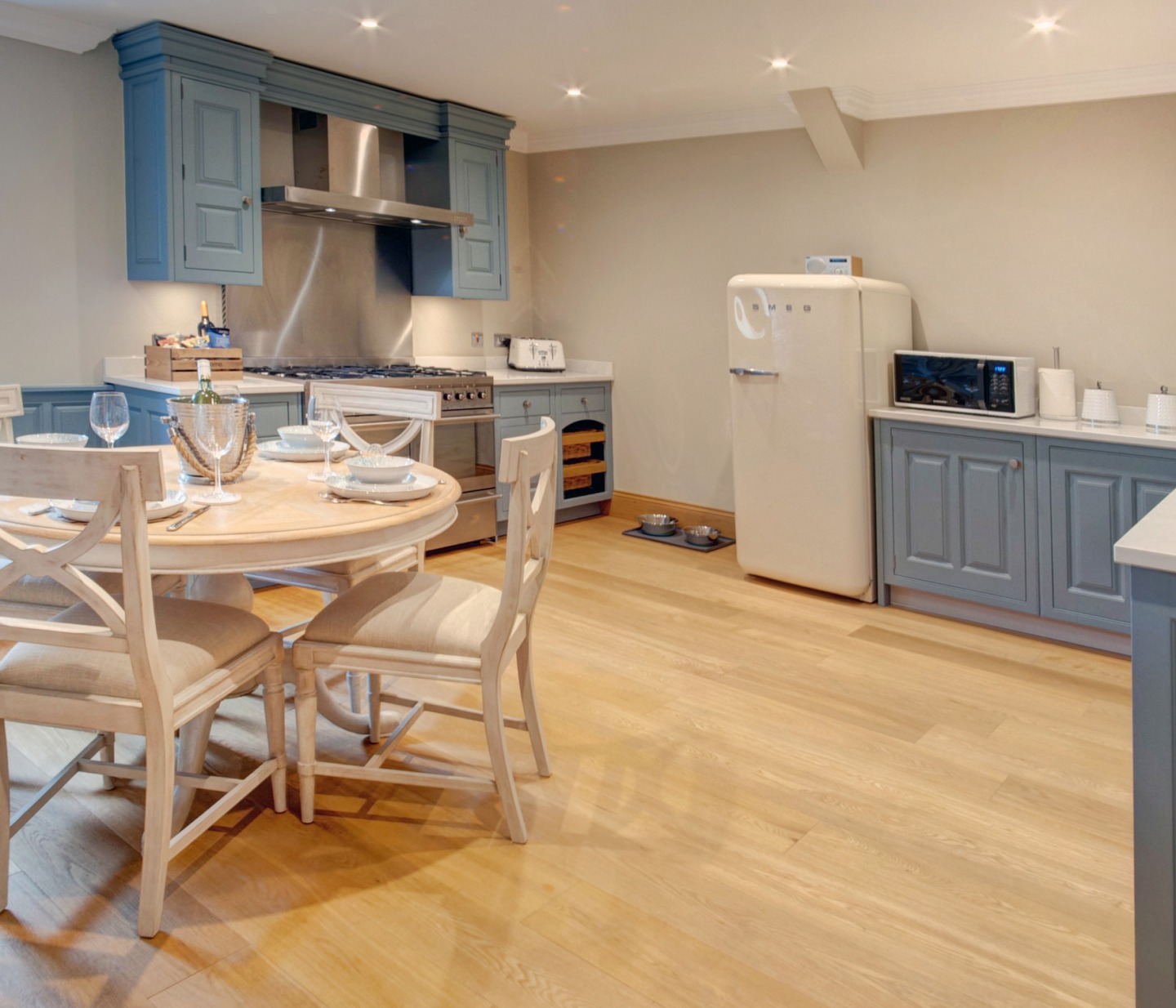 The Lord Crewe, The Apartment. Kitchen