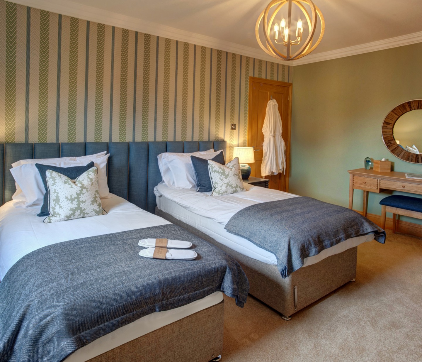 The Lord Crewe, The Apartment. Bedroom